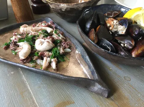Pina tabaklarda İzmir’in bayb kalamarları