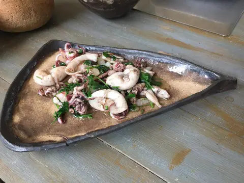 Pina tabaklarda İzmir’in bayb kalamarları