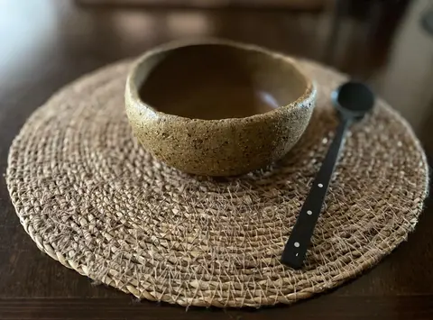 Doğal elyapımı tabakta, yazdan hazırlanmış şeftali