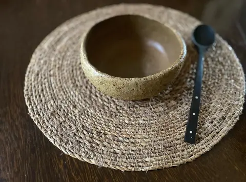 Doğal elyapımı tabakta, yazdan hazırlanmış şeftali
