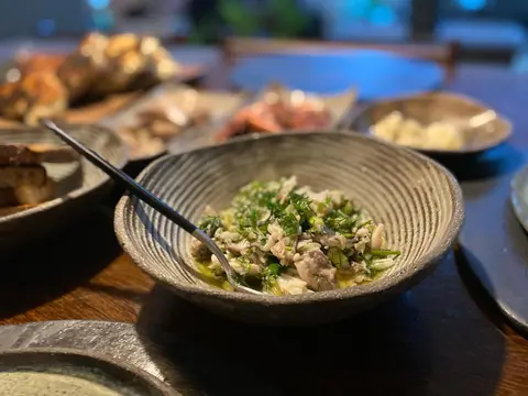 Çiğ balık salatası Uskumru mevsimi çiğ balık salatası