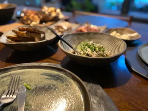 Çiğ balık salatası Uskumru mevsimi çiğ balık salatası