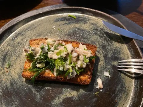 Çiğ balık salatası Uskumru mevsimi çiğ balık salatası