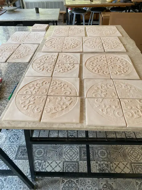 Uzun,keyifli bahçe sohbetleri için elyapımı seramik